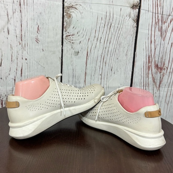 CLARK’s Unstructured Women's Cream Leather Sneakers Removable cushion Size 8 GUC - Picture 6 of 16